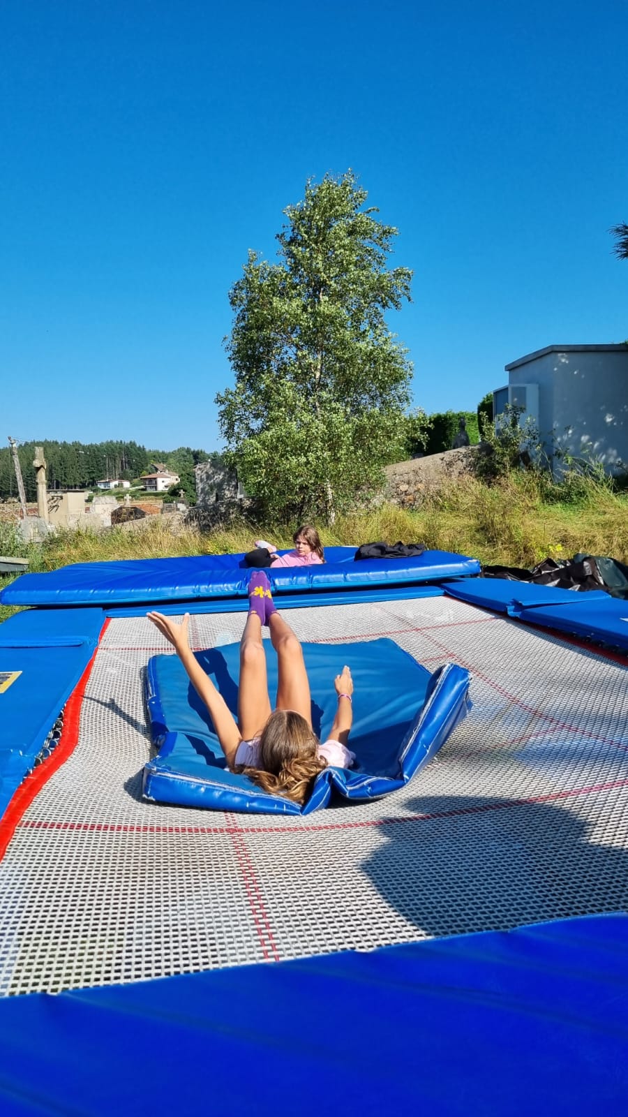 Cirque & Trampoline - Image 1